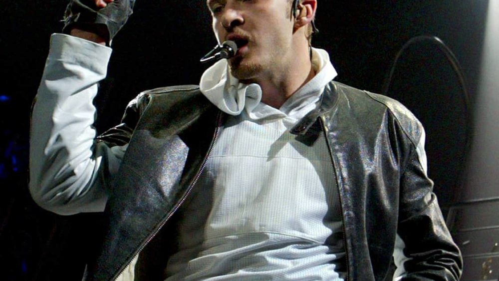 u-s-singer-justin-timberlake-performs-on-stage-at-the-sheffield-arena-during-his-first-date-of-a-uk