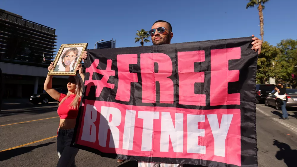 britney-spears-supporters-gather-outside-the-stanley-mosk-courthouse-in-los-angeles-2