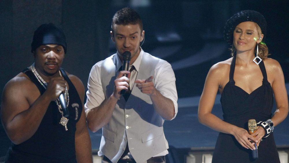 justin-timberlake-timbaland-and-nelly-furtado-perform-during-the-finale-at-the-2007-mtv-video-music-awards-in-las-vegas