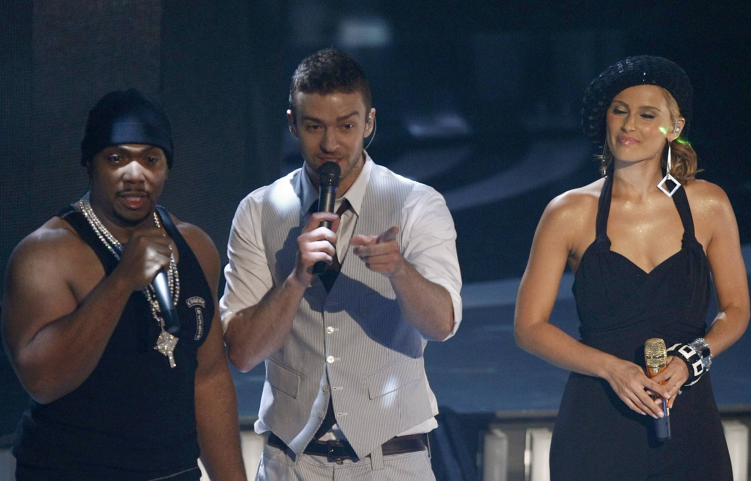 justin-timberlake-timbaland-and-nelly-furtado-perform-during-the-finale-at-the-2007-mtv-video-music-awards-in-las-vegas