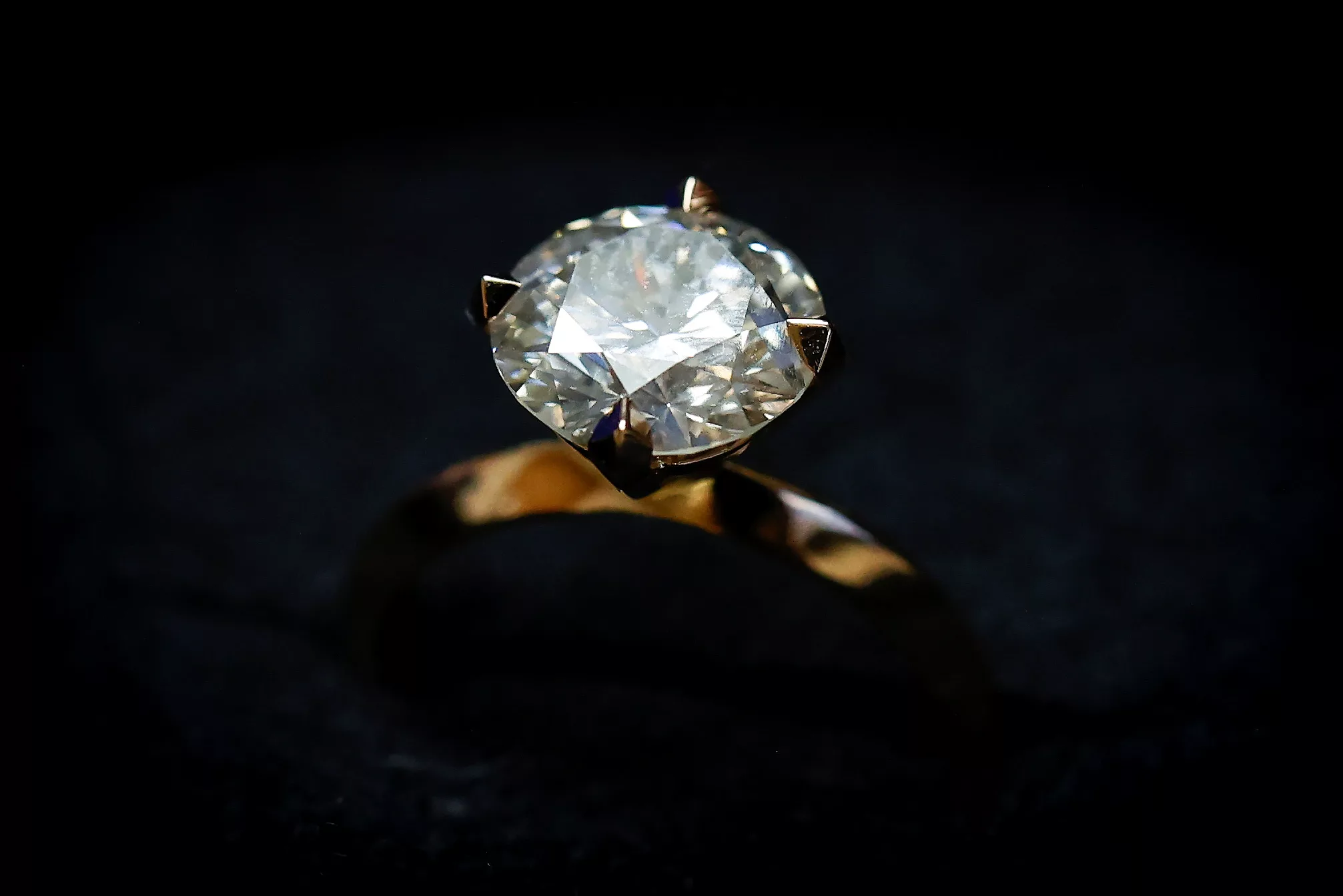 aether-diamond-made-from-captured-co2-pictured-at-the-rfg-manufacturing-riviera-jewelry-design-facility-in-new-york