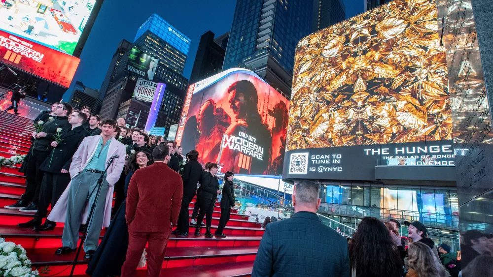 promotional-event-for-the-movie-hunger-games-the-ballad-of-songbirds-and-snakes-in-times-square-in-new-york