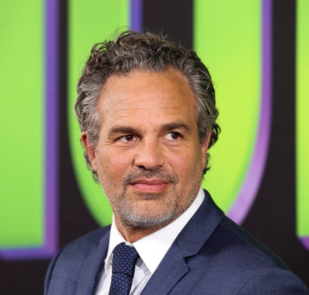 Mark Ruffalo takes on the HOT Ones Wing Challenge | Star 102.1