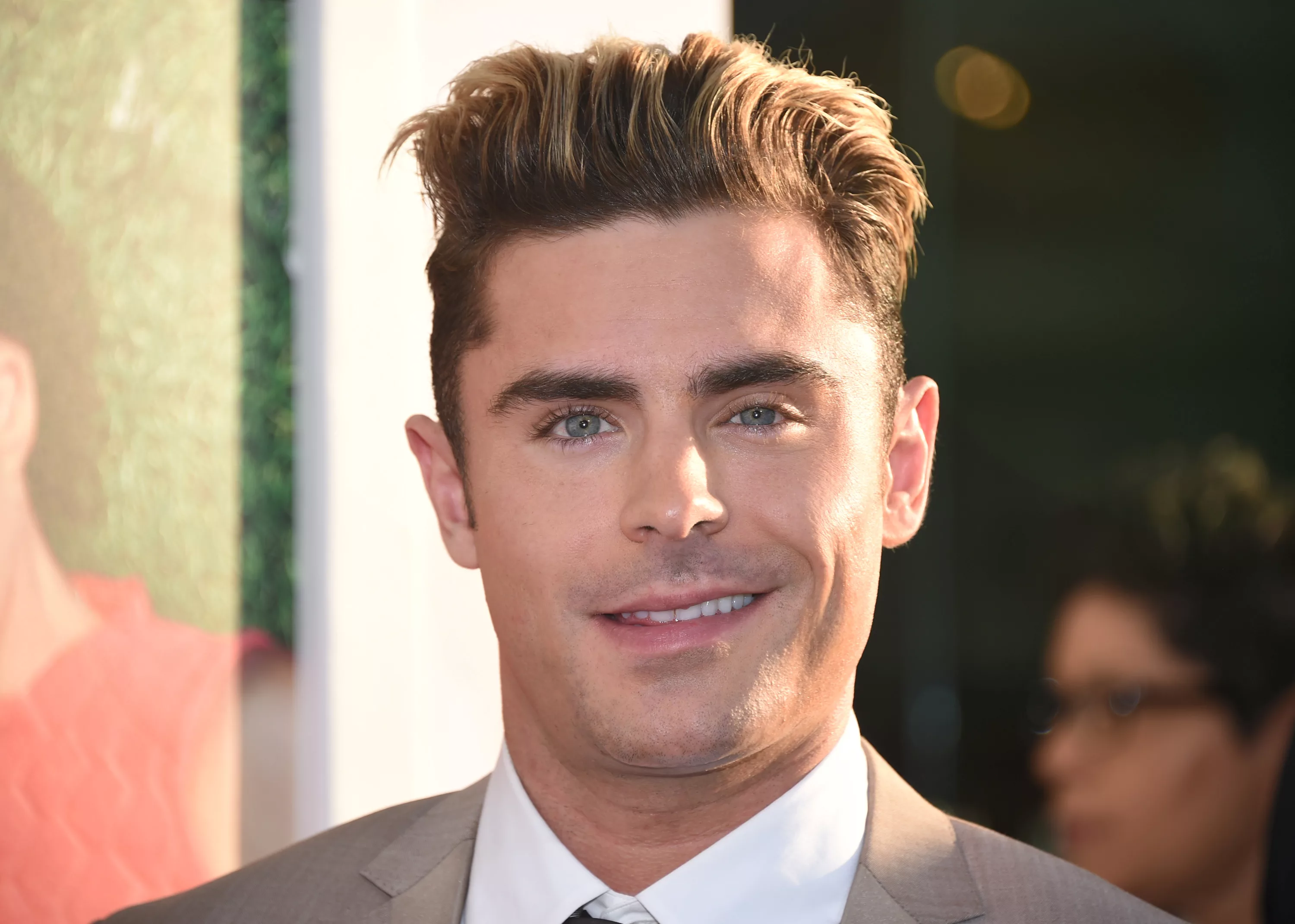 cast-member-zac-efron-attends-the-premiere-of-mike-and-dave-need-wedding-dates-in-hollywood-california