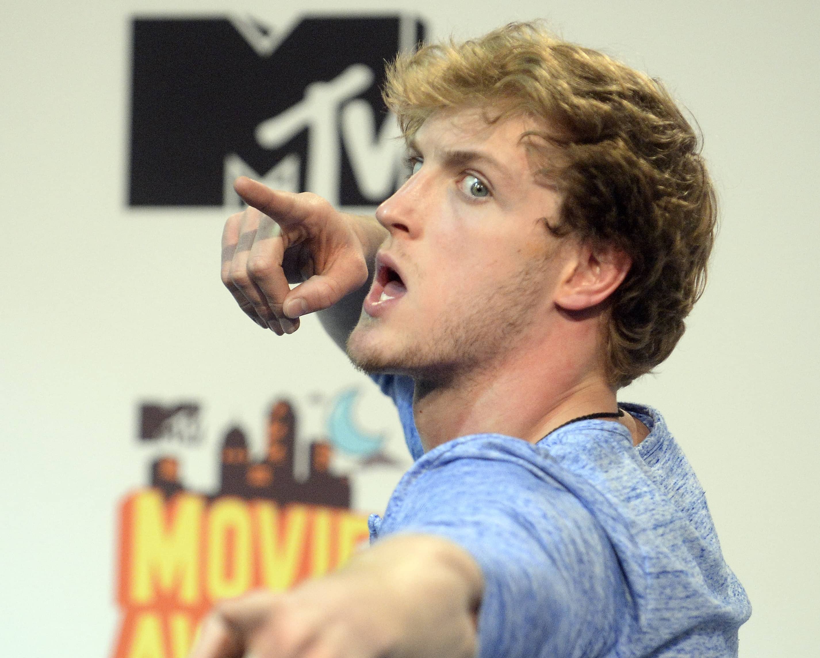 logan-paul-poses-backstage-during-the-2015-mtv-movie-awards-in-los-angeles