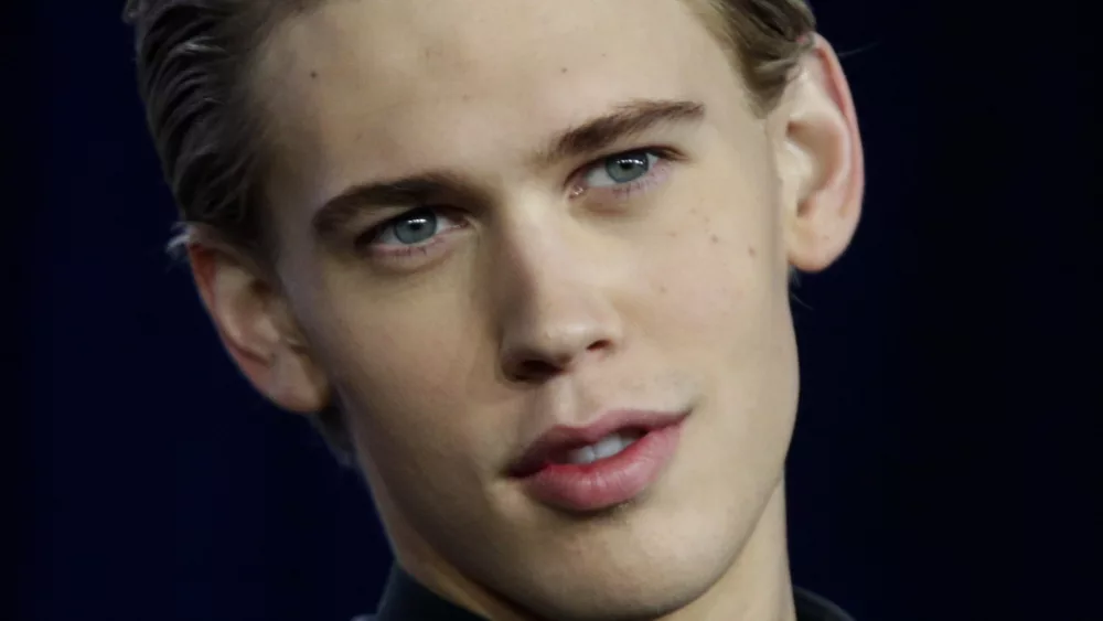 actor-butler-from-the-carrie-diaries-speaks-during-the-cw-panel-presentation-of-the-2013-winter-television-critics-association-press-tour-in-pasadena