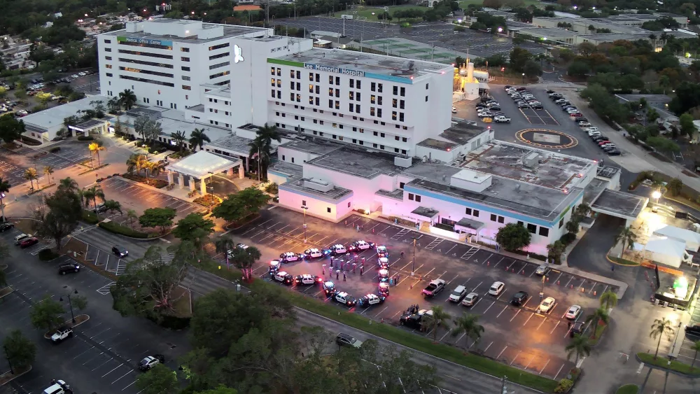 the-fort-myers-police-department-makes-heart-out-of-police-cars-to-thank-health-workers-at-lee-memorial-hospital
