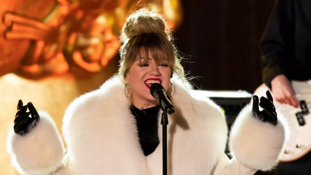 the-rockefeller-center-christmas-tree-lighting-in-new-york