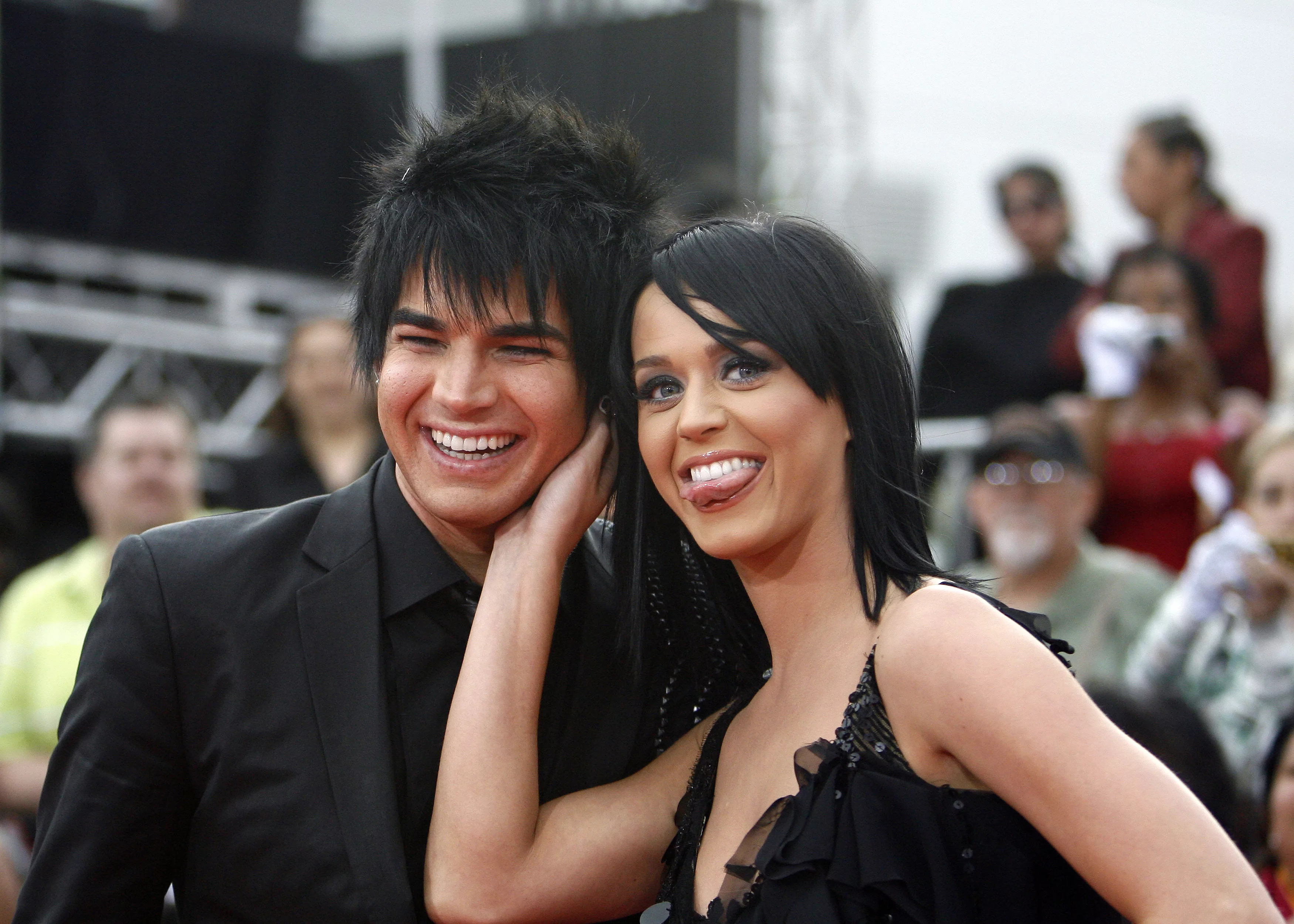 katy-perry-poses-with-adam-lambert-at-the-premiere-of-this-is-it-in-los-angeles