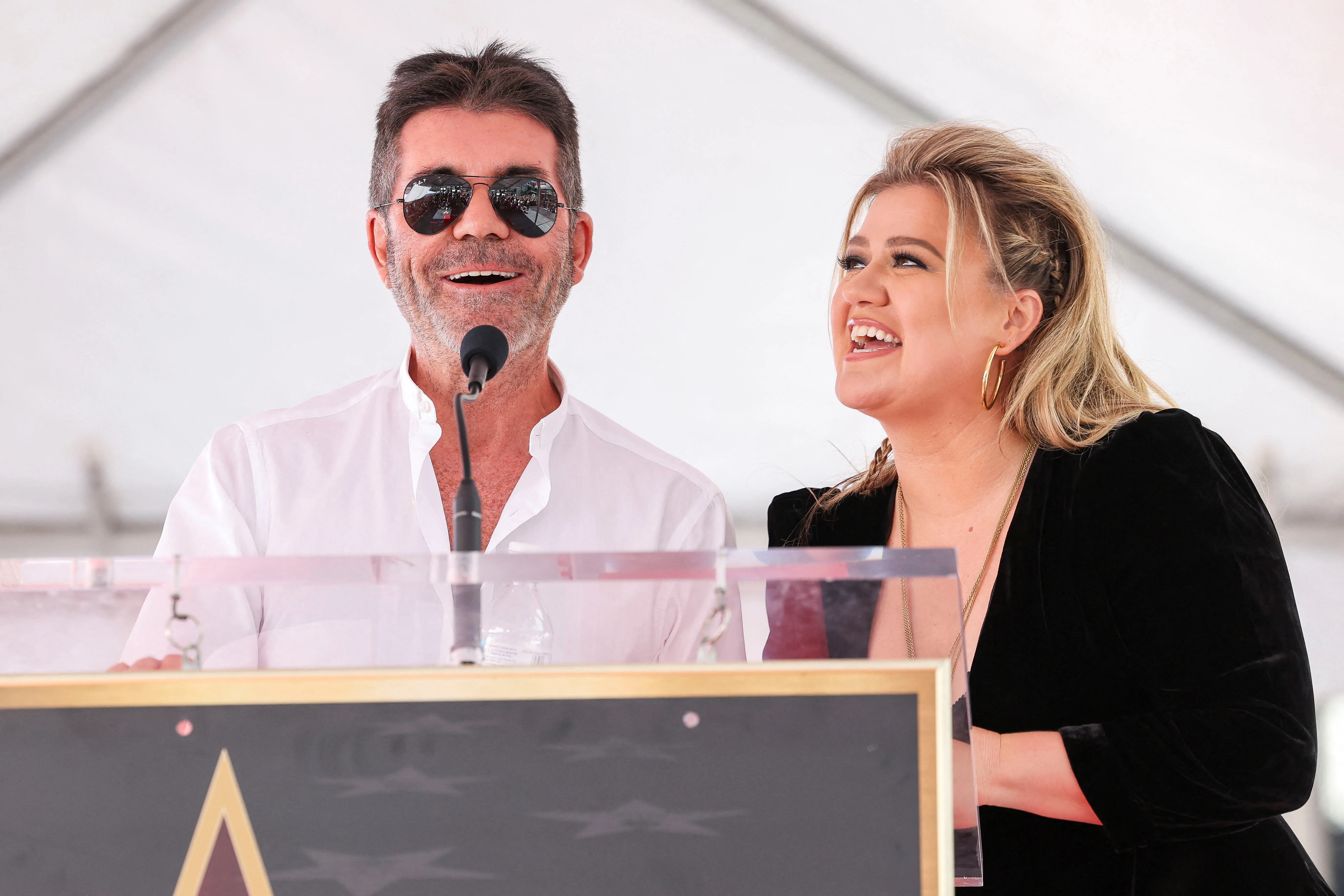 kelly-clarkson-receives-star-on-the-hollywood-walk-of-fame