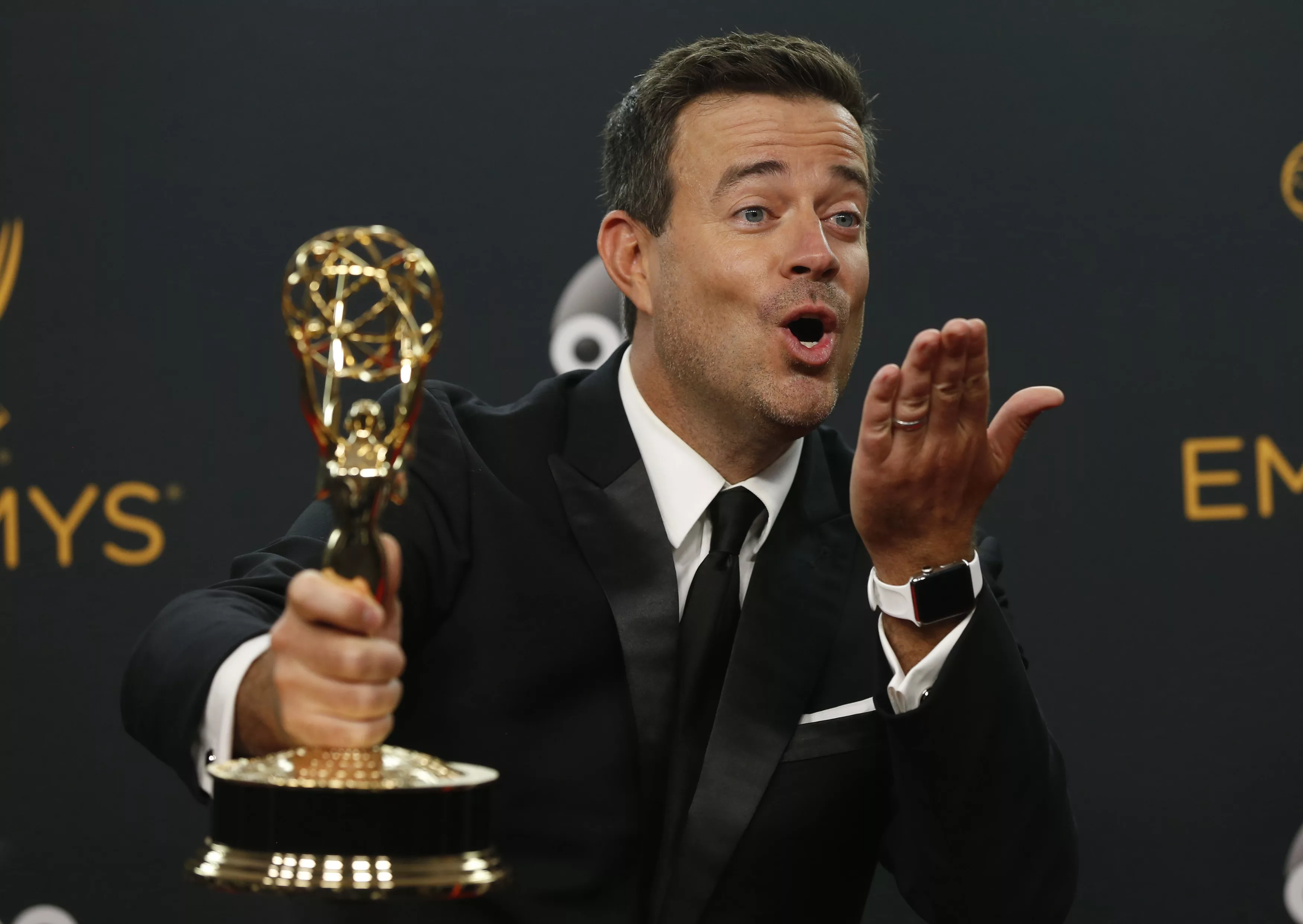 carson-daly-poses-backstage-with-his-award-for-outstanding-reality-competition-program-for-the-voice-at-the-68th-primetime-emmy-awards-in-los-angeles