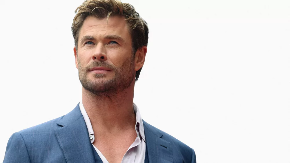 actor-chris-hemsworth-attends-the-unveiling-of-his-star-on-the-hollywood-walk-of-fame-in-los-angeles