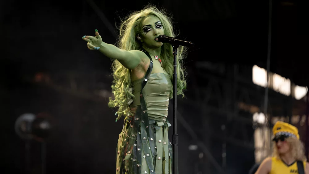 revelers-watch-performances-at-the-governors-ball-music-festival