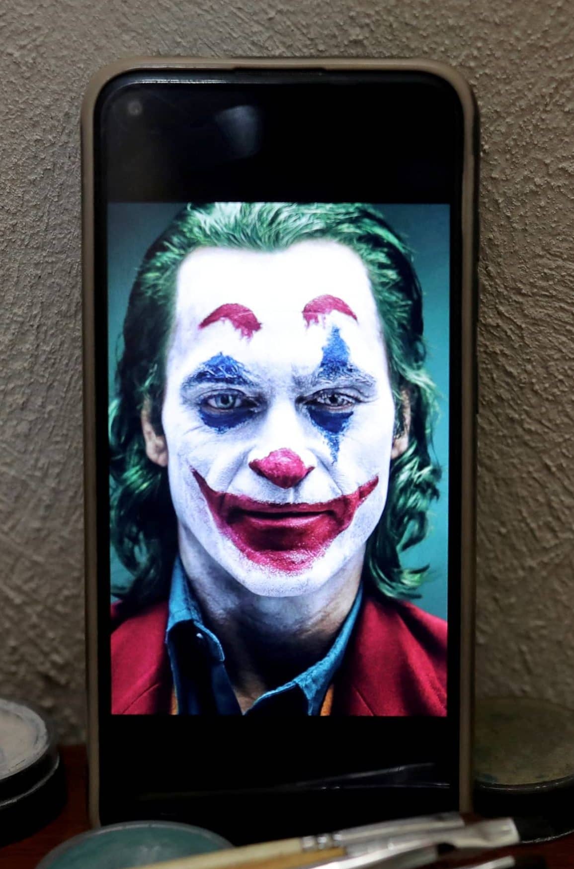 dressed-as-the-joker-iranian-street-performer-entertain-people-amid-covid-19