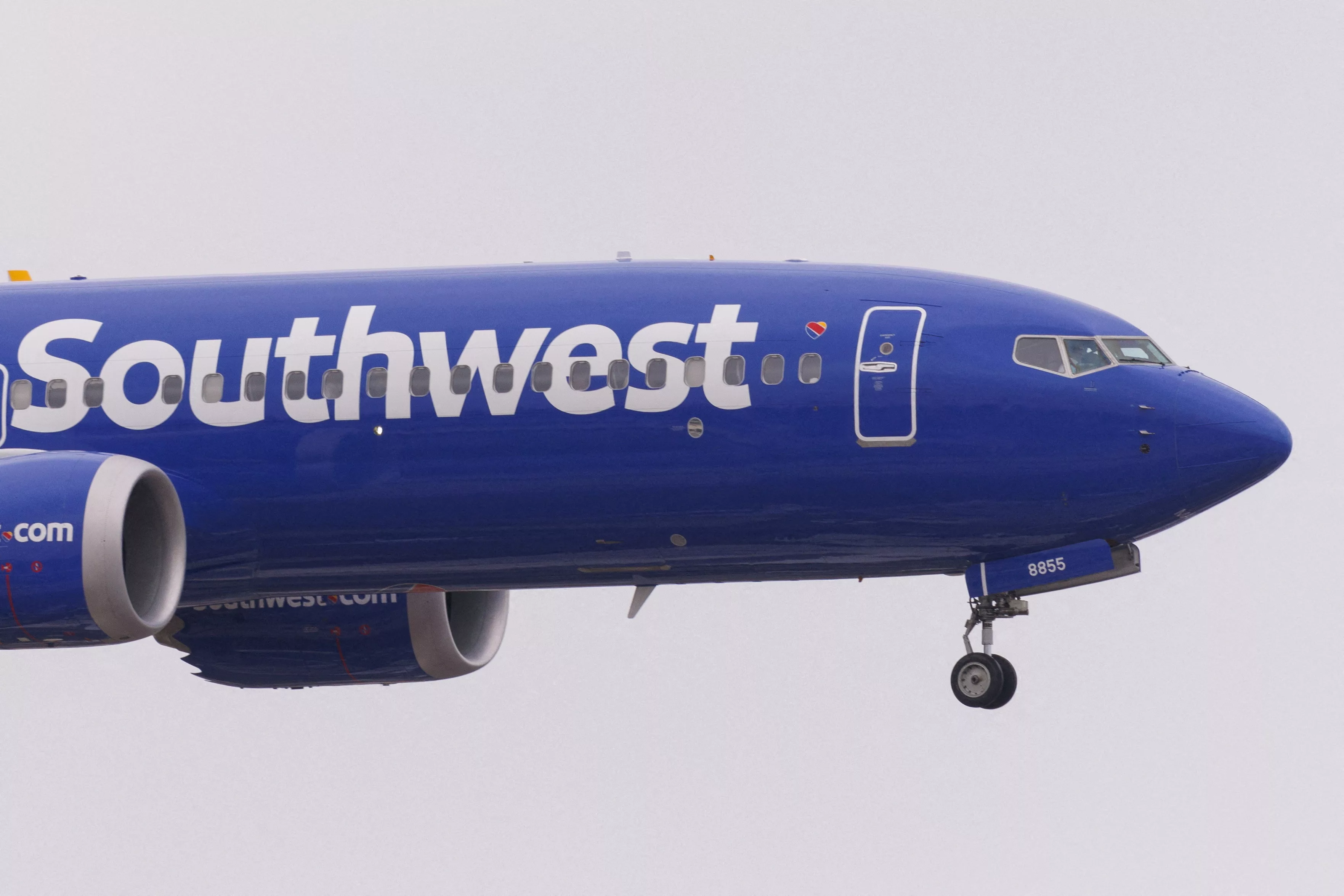 file-photo-southwest-airline-pilots-approach-to-land-at-san-diego-international-airport