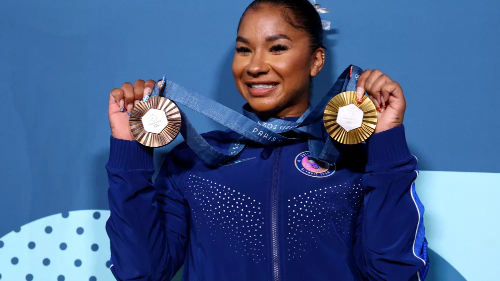 artistic-gymnastics-womens-floor-exercise-victory-ceremony
