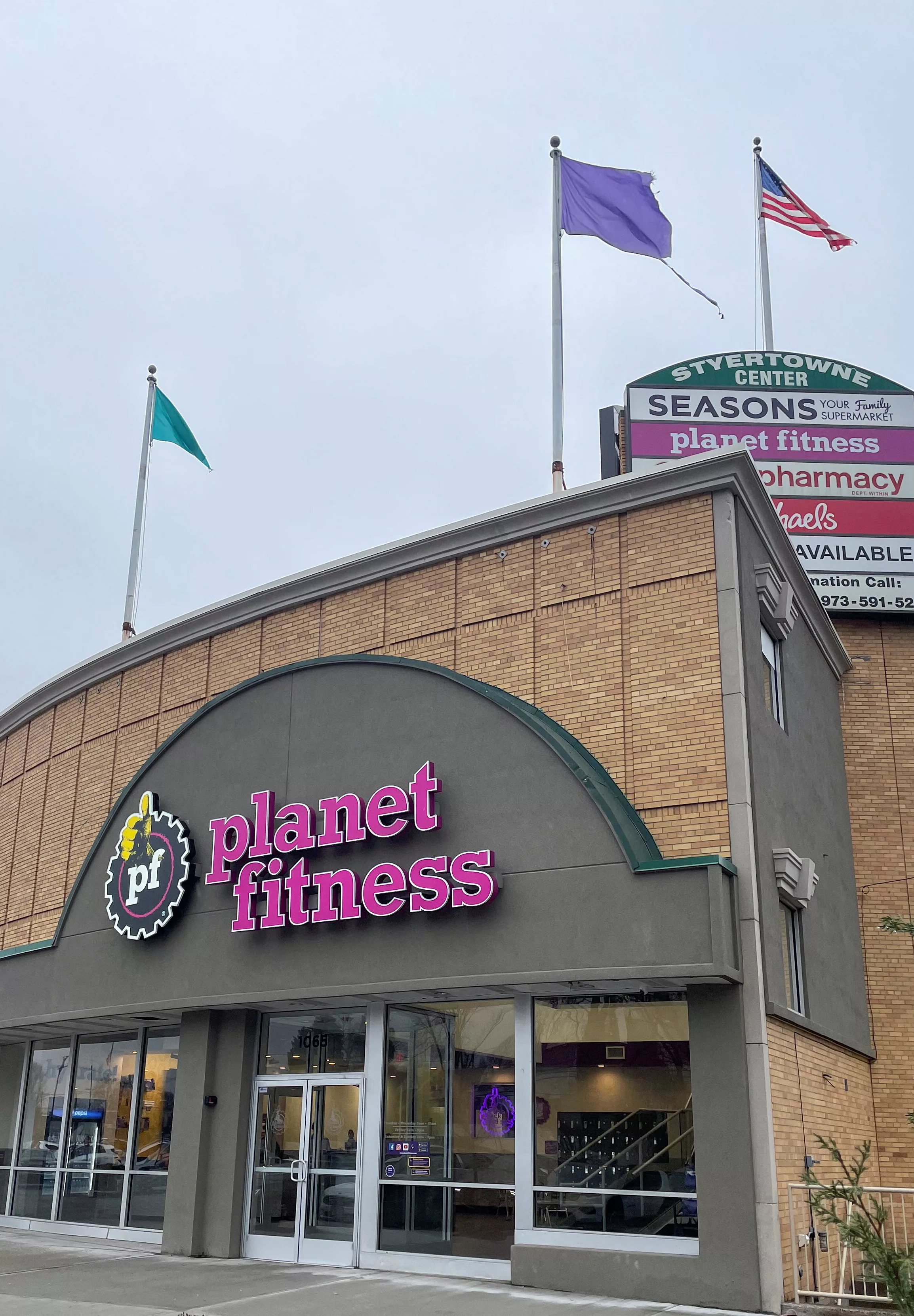 general-view-of-planet-fitness-in-clifton-new-jersey