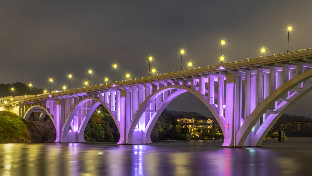 henley-bridge-lit-up-at-night