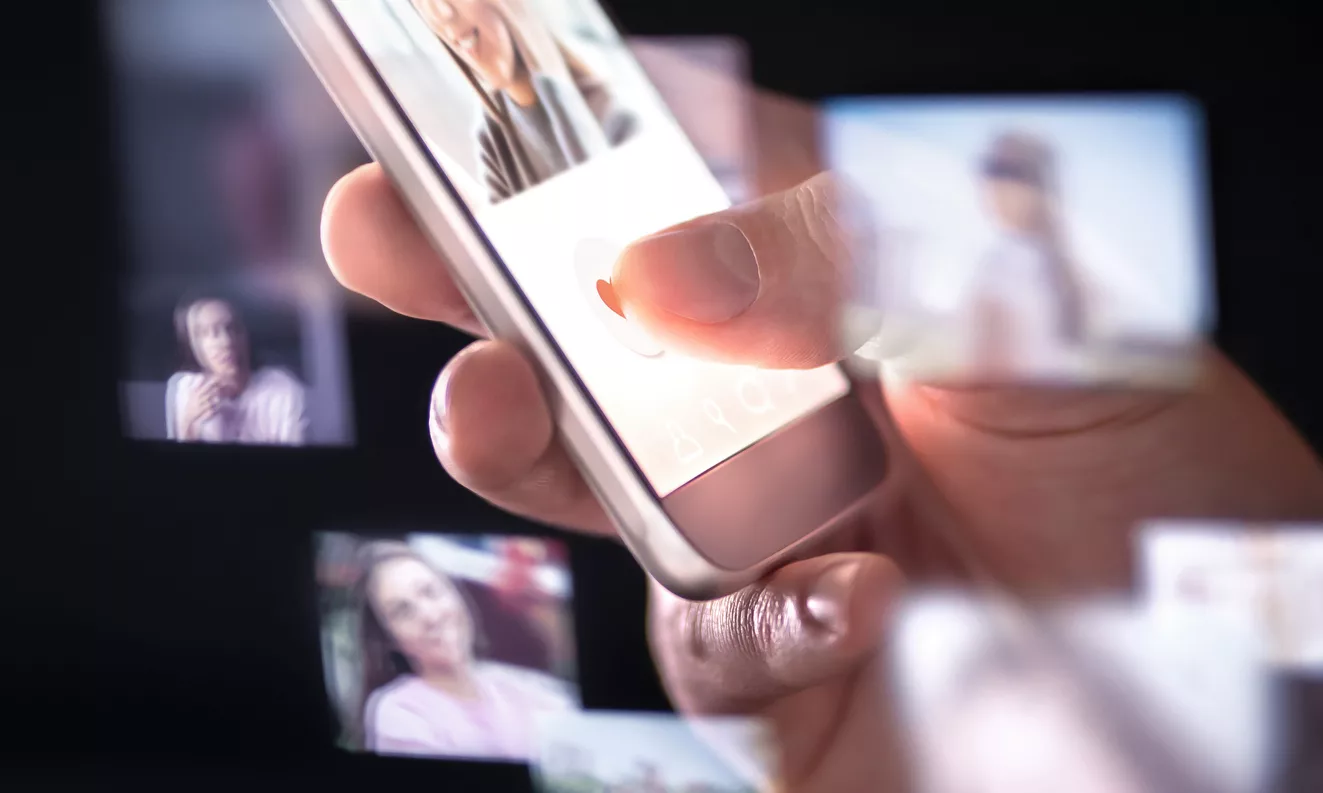 online-dating-app-or-site-in-mobile-phone-finding-love-and-romance-from-internet-with-smartphone-man-giving-like-many-hologram-photos-of-beautiful-woman-around-cellphone