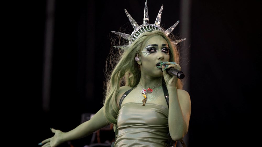 revelers-watch-performances-at-the-governors-ball-music-festival-2