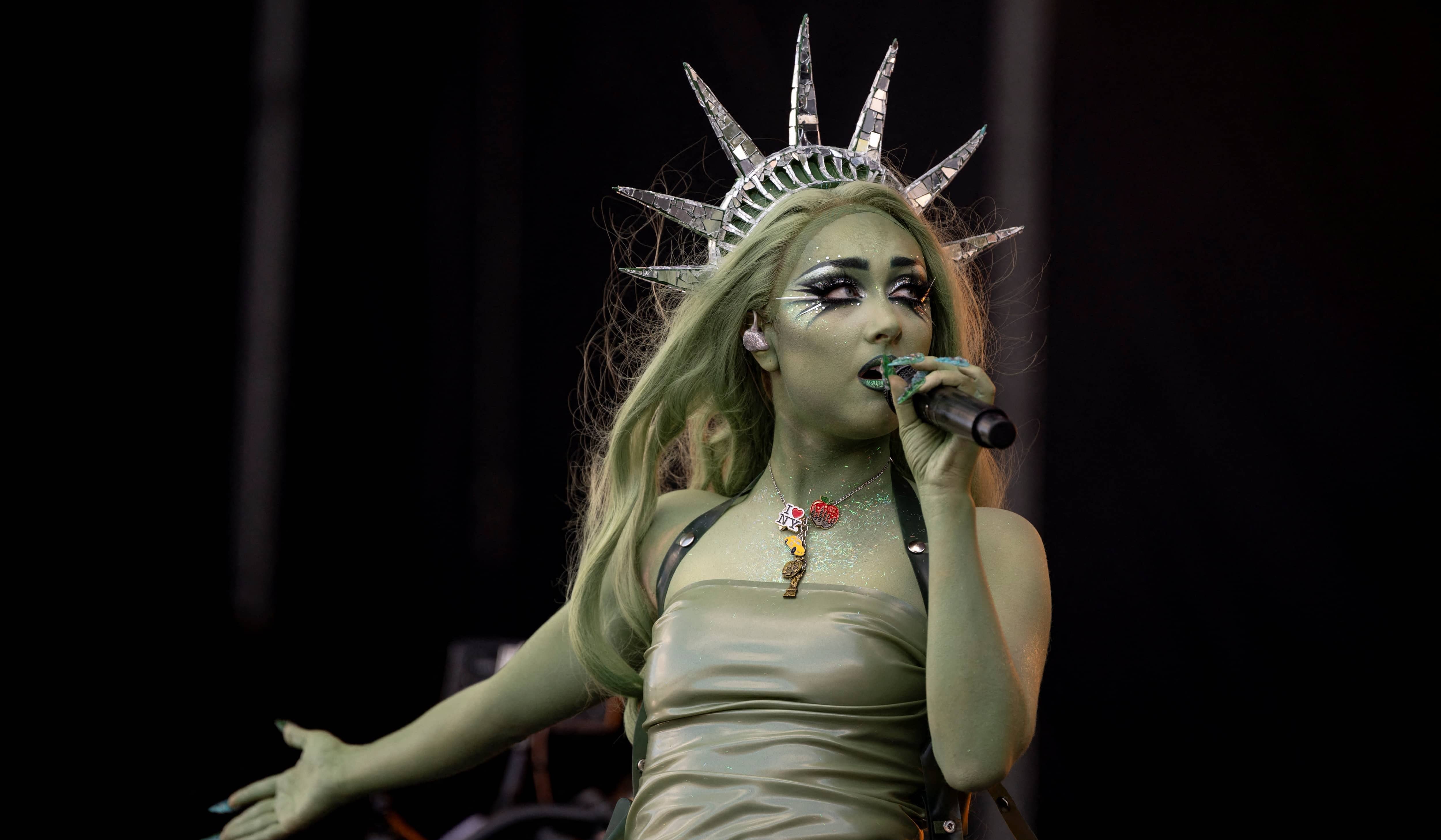 revelers-watch-performances-at-the-governors-ball-music-festival-2