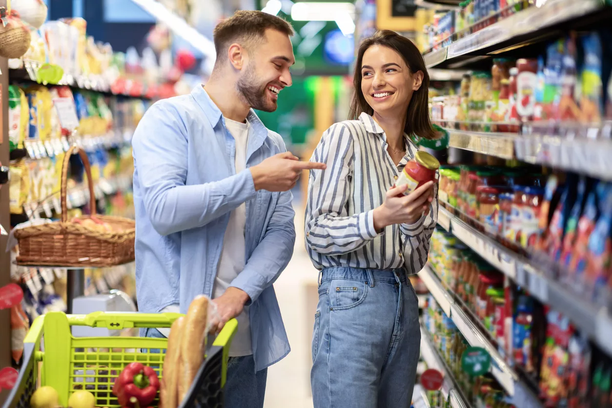 young-happy-couple-with-the-cart-shopping-in-supermarket