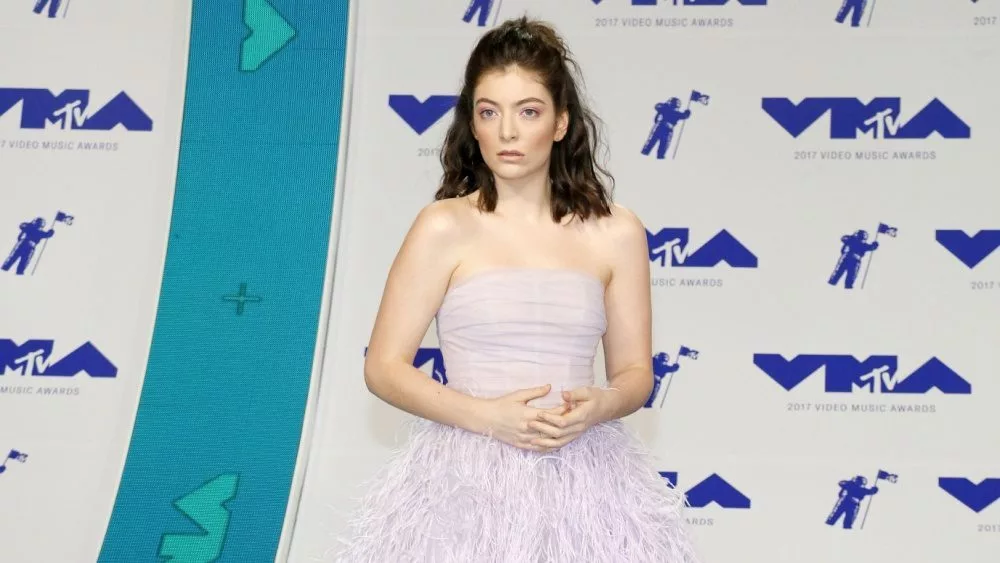 Lorde at the 2017 MTV Video Music Awards held at the Forum in Inglewood^ USA on August 27^ 2017.