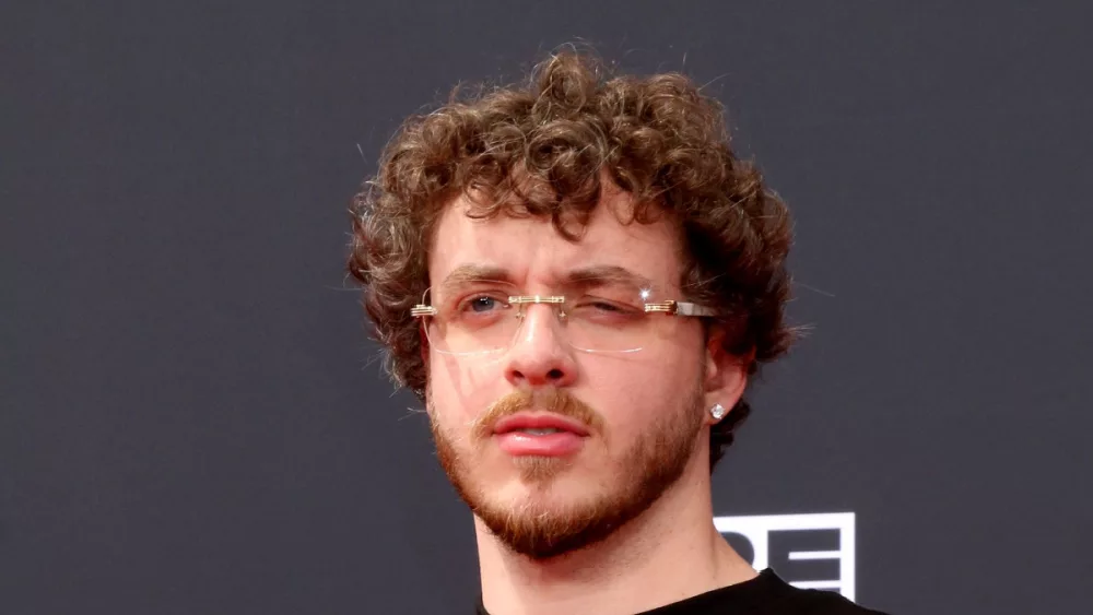 shutterstock_2176878231884353