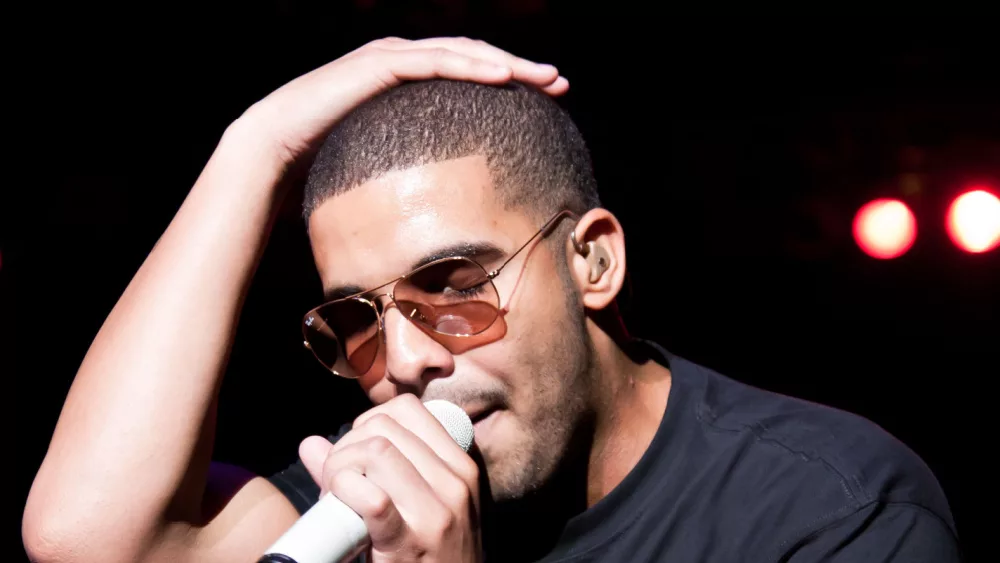 shutterstock_59022472342432