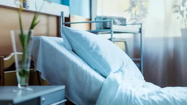 istock_92221_hospitalroom368152