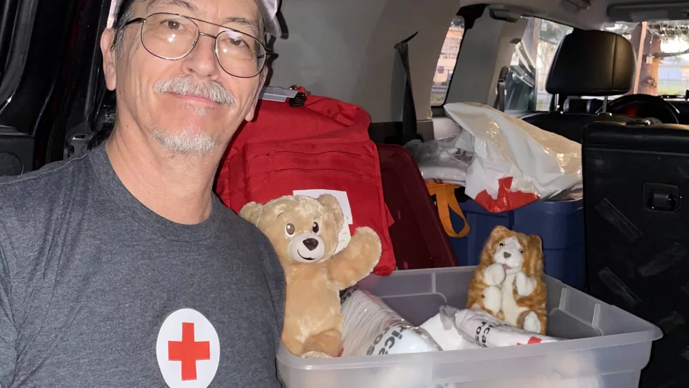 tom_murotake_red_cross_picture87710