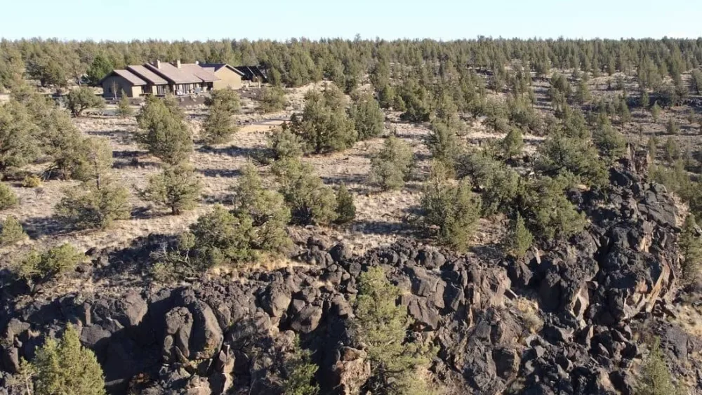 the-peaks-360-current-solar-powered-residence832878