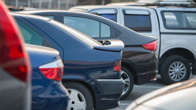 100916_parking-lot956697