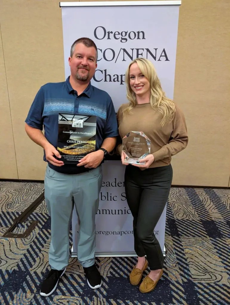 chris_perry_and_trinity_diggs_apco-nena_award_winners355944