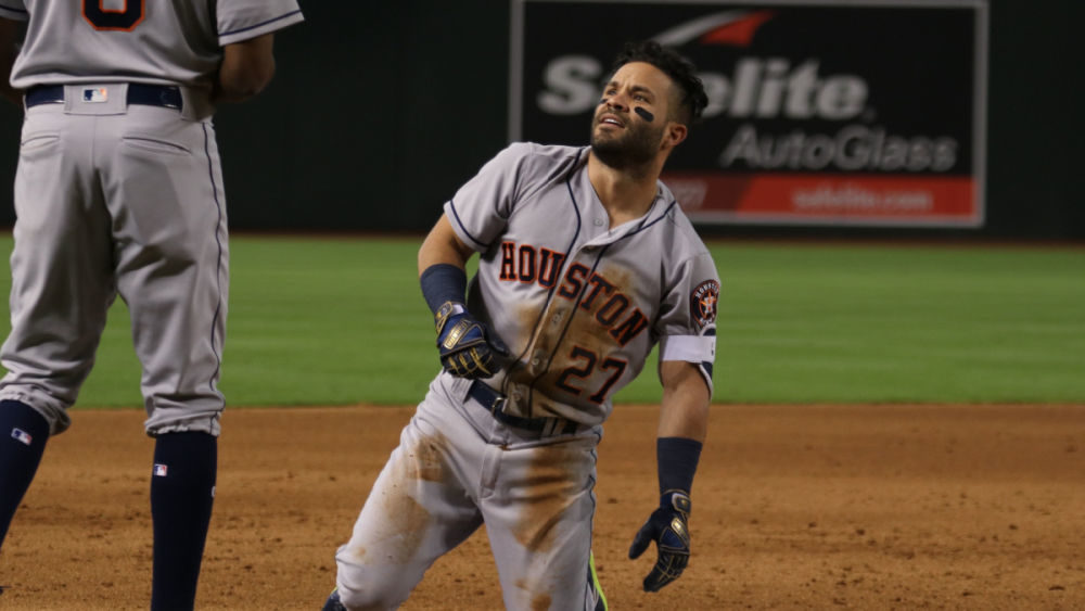 Houston Astros 2B Jose Altuve out indefinitely after fracturing thumb at World Baseball Classic