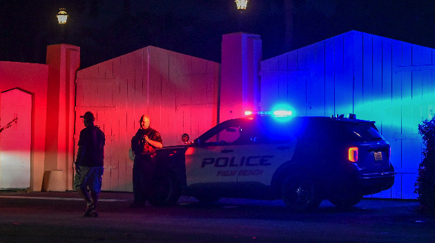 mar-a-lago-raid-police-gty-220_hpmain_20220809-073550