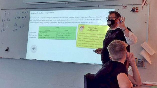 teacher-willie-carver2-02-ht-iwb-220830_1661865419451_hpembed_9x7_99228129