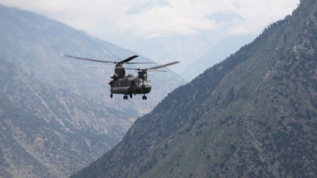 usarmy_83122_chinookhelicopter