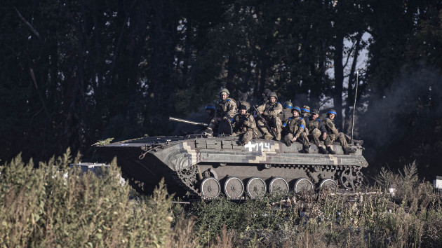 getty_91222_ukrainesoldierstank-2