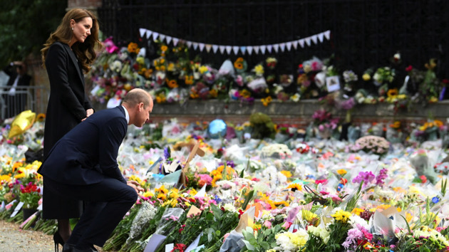 getty_091522_williamkatesmemflowers