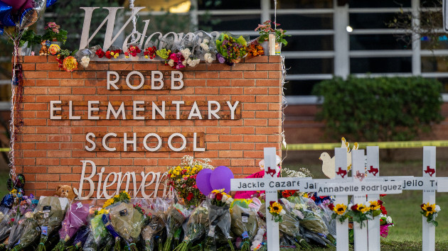getty_10622_robbelemschoolsign