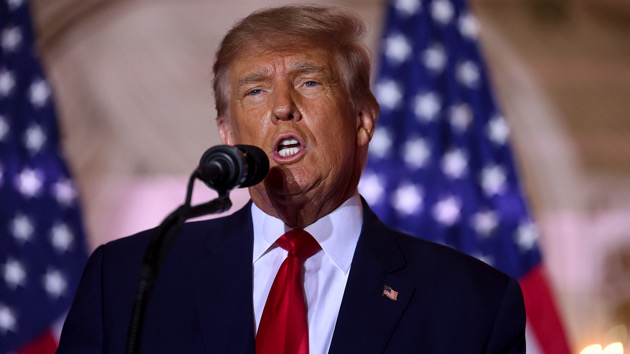 getty_112222_trumplawyersmaralago