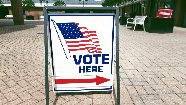 getty_52522_voteheresign-6