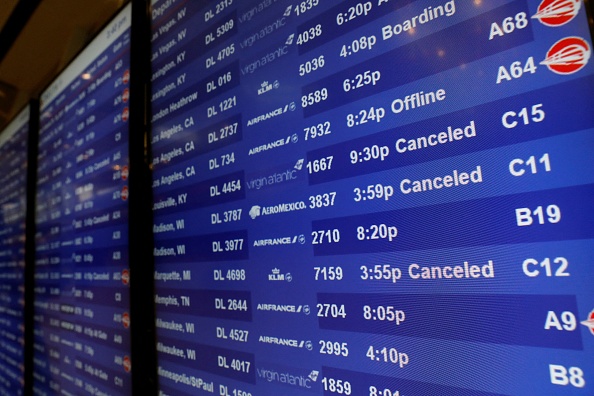 gettyimages_flightcancelations_122222