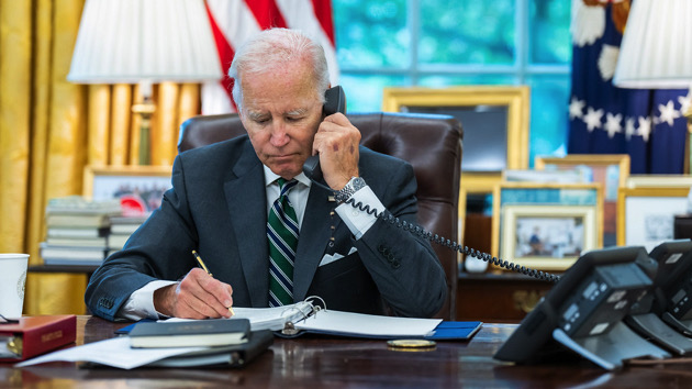 wh_011223_bidenphoneoval