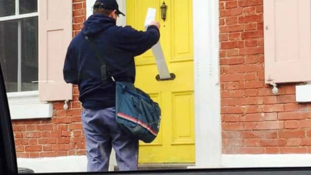ht-mailman-letter-prank-4-jt-170402_4x3_992589958