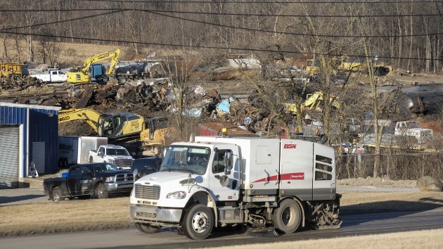 getty_22323_ohiotraincleanup980622