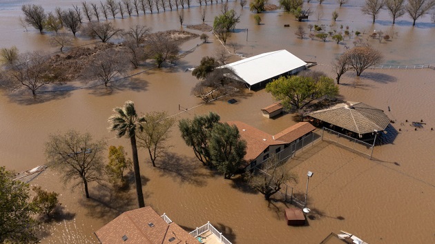 gettyimages-californiafloods_040523615324