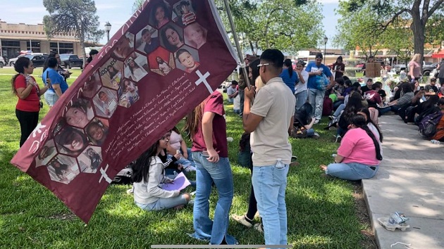 abc_uvaldewalkout_040523483469