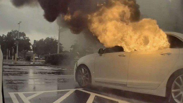 fire-car-oviedo-mall-abc-moe-004-230603_1685814132315_hpmain_16x9_992939817